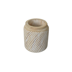 Jarrón de madera natural con rayas blancas